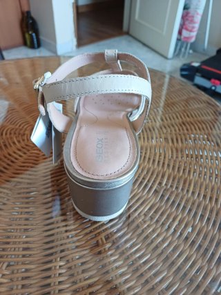 Sandalias Geox Beige y Dorado