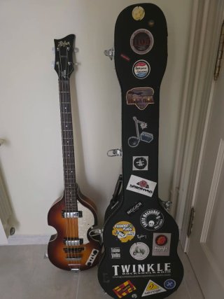 Bajo Hofner Violín