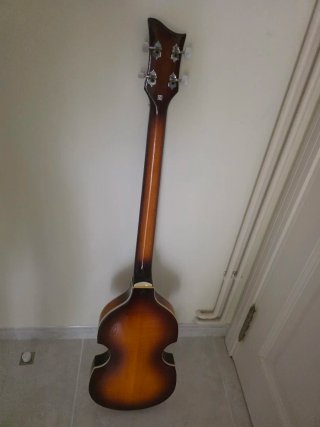 Bajo Hofner Violín