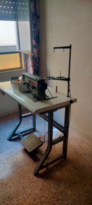 Máquina de coser eléctrica Alfa Zig-Zag + Mesa