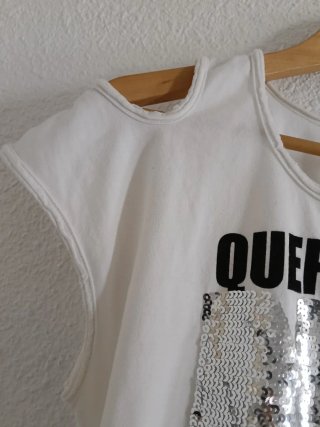 Camiseta blanca con lentejuelas