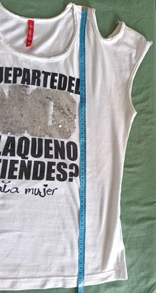 Camiseta blanca con lentejuelas