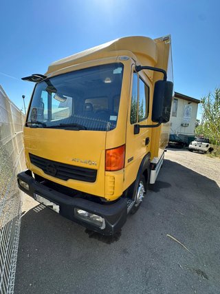 Nissan Atleon 7.755 kg C.Cerrada + P.Elevador