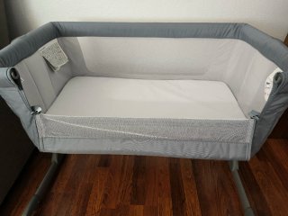 Minicuna colecho Next2Me Essential Chicco gris