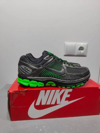 Nike Zoom Vomero 5 Talla 43