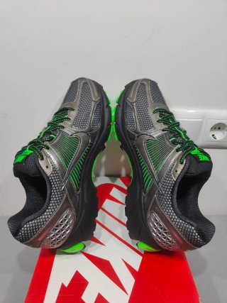 Nike Zoom Vomero 5 Talla 43