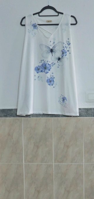 Camiseta tirantes anchos blanca flores mariposas