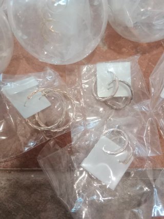 Pendientes facetados dorados y plateados 10 pares