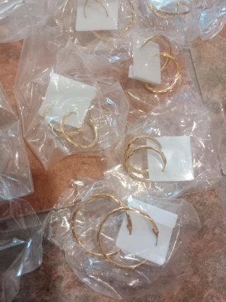 Pendientes facetados dorados y plateados 10 pares
