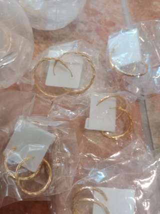 Pendientes facetados dorados y plateados 10 pares