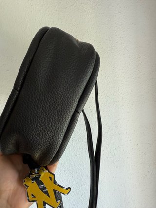 Bolso Negro con Pañuelo Multicolor