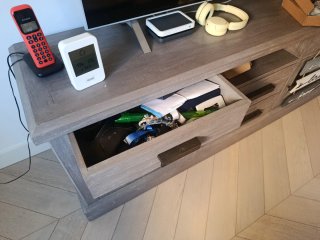 Mueble TV madera con puertas y cajones
