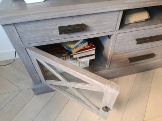 Mueble TV madera con puertas y cajones