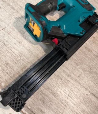 Clavadora 18V LXT 1,2mm DFN350 Makita