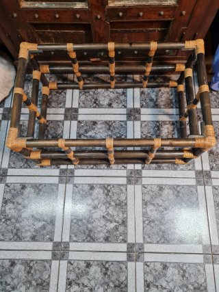 Mesa auxiliar bambú y ratán