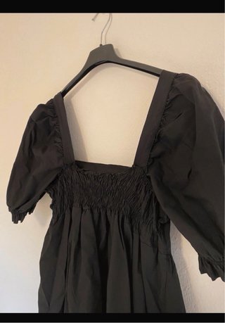 Abito H&M nero con maniche a sbuffo
