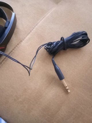 Auriculares negros diadema