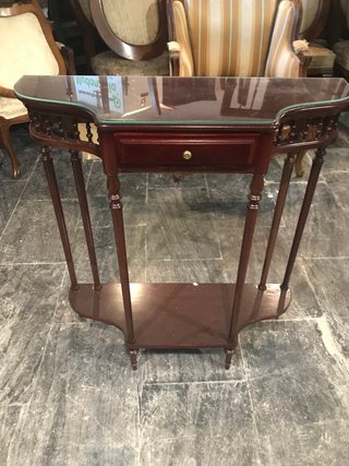 Consola de madera con tapa de cristal