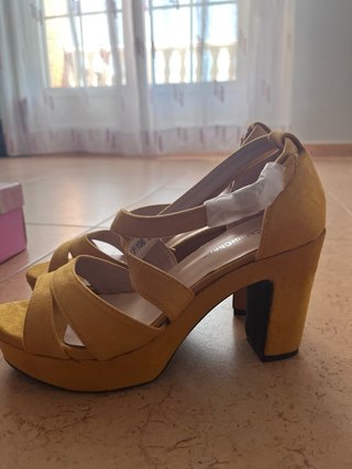 Zapatos de tacón plataforma mostaza