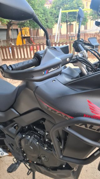 Honda Transalp 750 Negra
