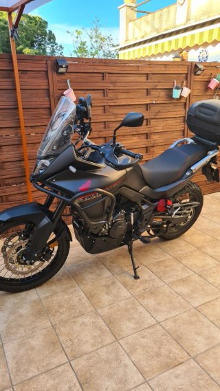 Honda Transalp 750 Negra