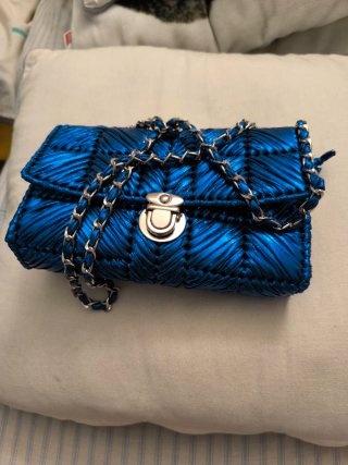 Bolso azul metálico hecho a mano