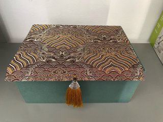Juego de Té de Porcelana con baño de Plata.