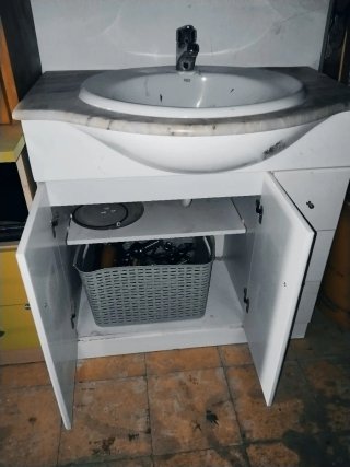 Mueble de baño con lavabo y mármol