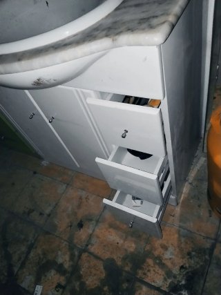 Mueble de baño con lavabo y mármol
