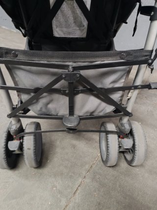 Carrito de bebé Chicco gris