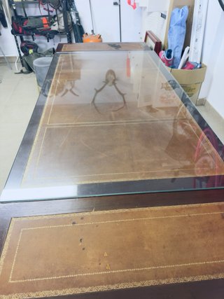 Mesa de despacho antigua de madera y piel