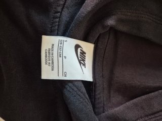 Sudadera Nike Negra con Bolsillo Canguro