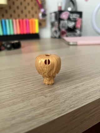 Figura dorada coleccionable
