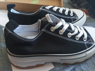 Converse negras como nuevas
