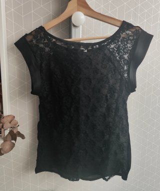 Blusa Zara de satén con encaje