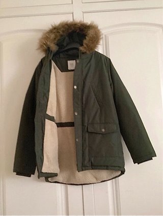 Abrigo niño verde con gorro