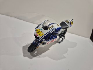 Maqueta Yamaha M1 1/12 Valentino Rossi