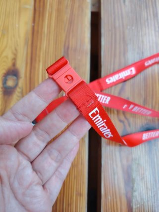 Lanyard Emirates Rojo