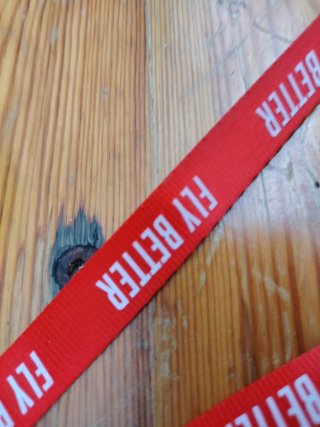 Lanyard Emirates Rojo