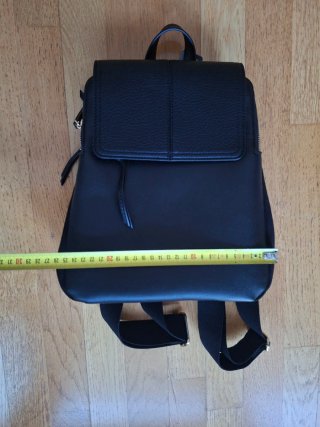 Mochila Parfois negra solapa y cremalleras