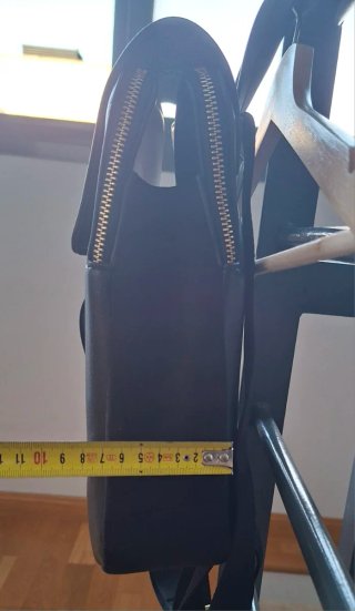 Mochila Parfois negra solapa y cremalleras