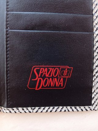 Portafoglio donna con chiusura a bottone