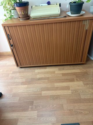 Aparador de madera con almacenamiento (2)
