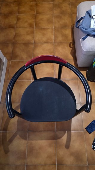 Silla diseño negro y rojo