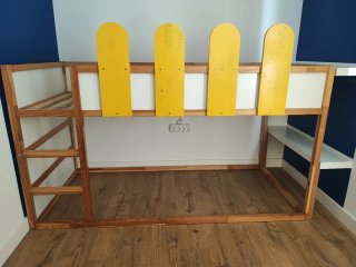 Litera Kura Ikea Madera y Amarillo