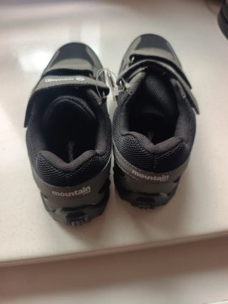 Zapatillas Mountain Pro grises y negras