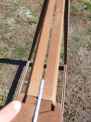 Soporte de madera para carteles