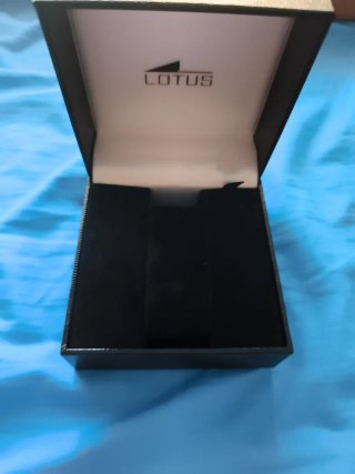 Caja de reloj Lotus negra