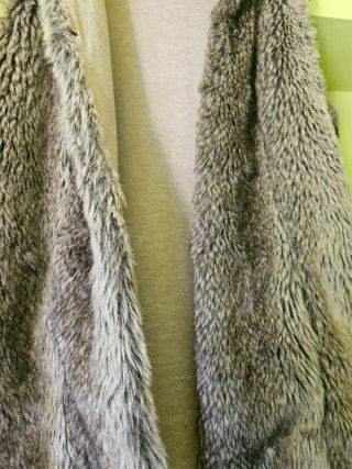 Chaleco pelo sintético Bershka marrón