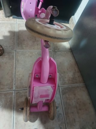Patinete infantil rosa 3 ruedas.